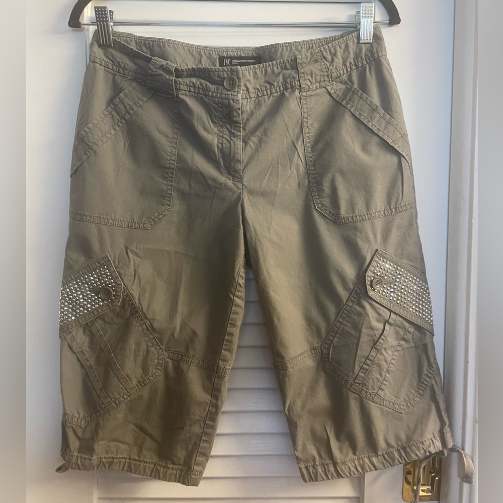 INC International Concepts Size 8P Green Cargo Capris w/Sequin Pocket Accents